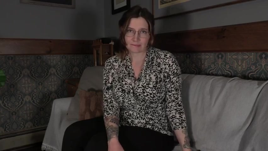Bettie Bondage - Mom’s Distracting Pregnant Body